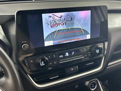 Used 2025 Toyota Grand Highlander AWD image 18