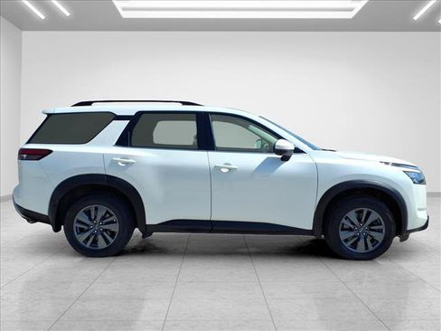 Used 2024 Nissan Pathfinder SV AWD/4WD image 13