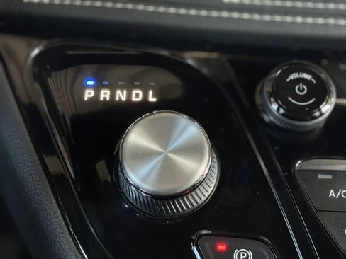 Used 2021 Chrysler Pacifica Touring w/ Uconnect Theater Family Group image 34