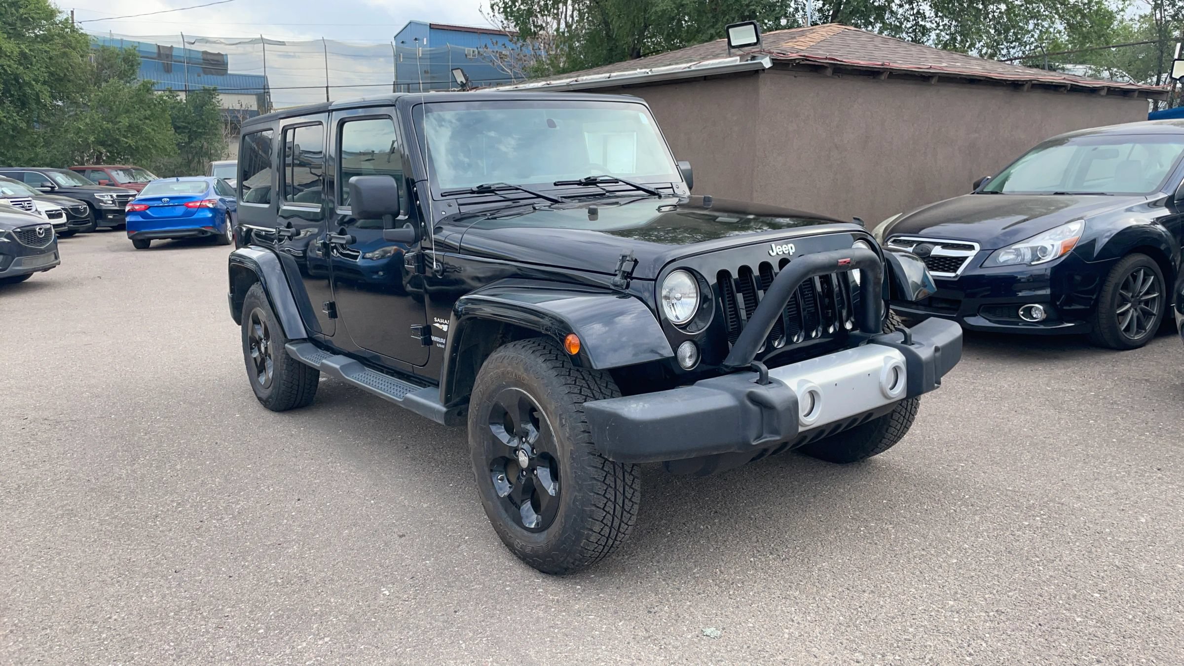 Used 2015 Jeep Wrangler Unlimited Sahara w/ Connectivity Group AWD/4WD image 8