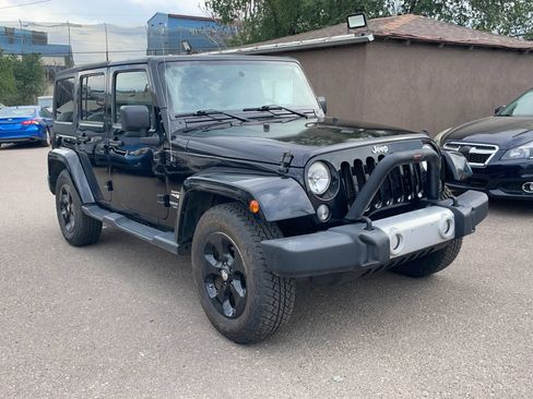 Used 2015 Jeep Wrangler Unlimited Sahara w/ Connectivity Group AWD/4WD image 8