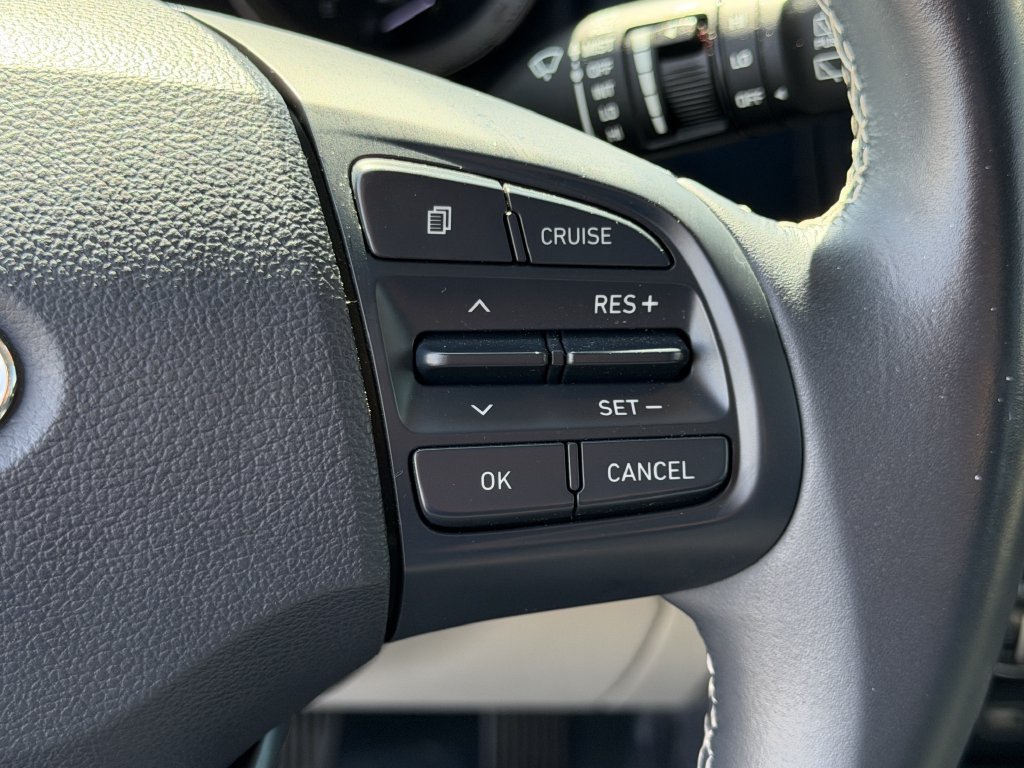 Used 2022 Hyundai Venue Limited FWD image 25