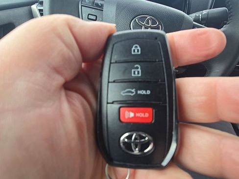 Used 2025 Toyota Camry LE w/ Convenience Package image 20