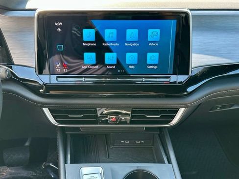 Certified 2025 Volkswagen Atlas Cross Sport SE AWD/4WD image 24