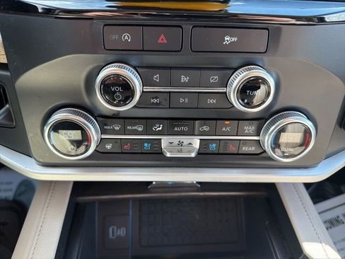 Used 2024 Ford Expedition Limited AWD/4WD image 25