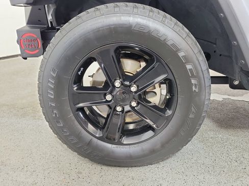 Used 2021 Jeep Wrangler Unlimited Sahara AWD/4WD image 9