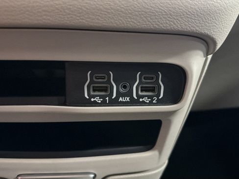 Used 2023 Chrysler Pacifica Touring-L FWD image 30