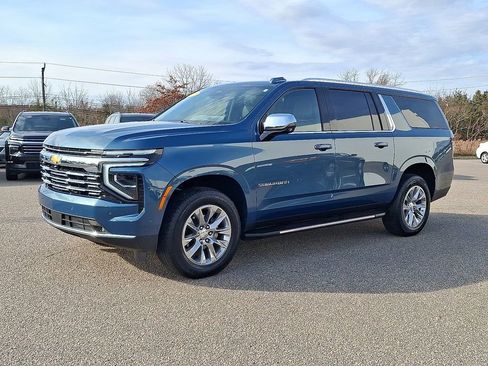 Used 2025 Chevrolet Suburban Premier image 6