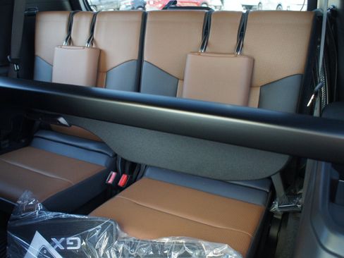 Used 2026 Lexus GX 550 w/ Accessory Package (ZB) AWD/4WD image 17
