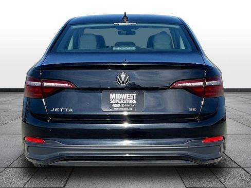 Used 2024 Volkswagen Jetta SE image 4