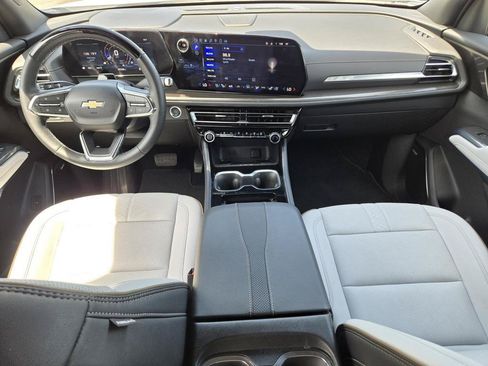 Used 2025 Chevrolet Traverse High Country AWD/4WD image 19
