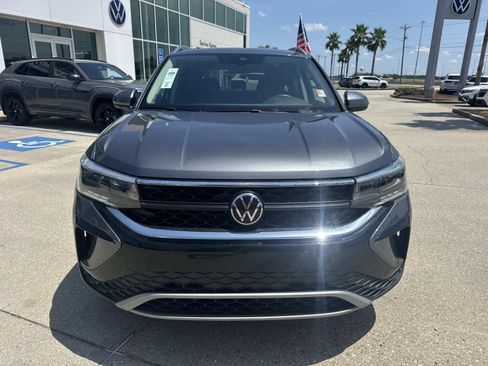 Used 2024 Volkswagen Taos SE FWD image 2