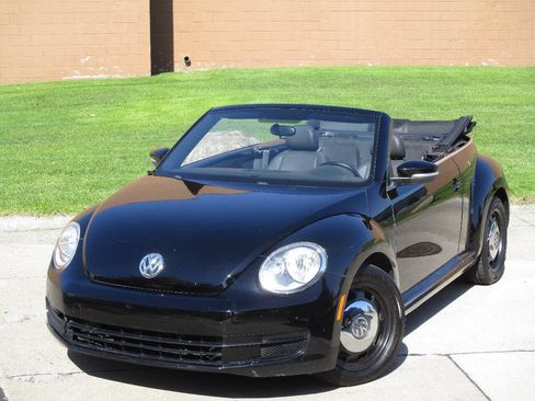 Used 2013 Volkswagen Beetle 2.5 FWD image 3