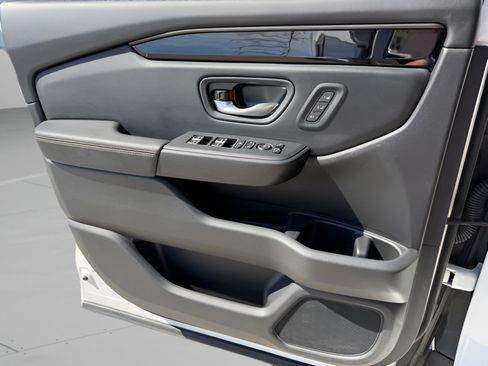 Certified 2024 Honda Pilot TrailSport image 21