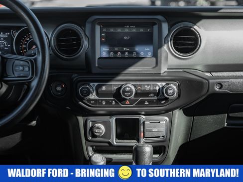 Used 2023 Jeep Gladiator Sport image 20