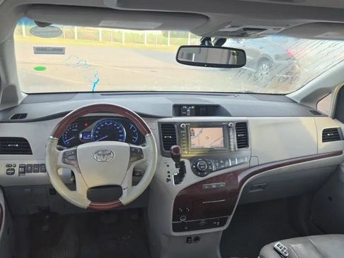 Used 2013 Toyota Sienna Limited w/ Premium Pkg AWD/4WD image 8