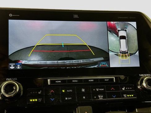 Used 2021 Toyota Highlander Limited FWD image 13