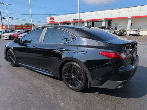 Certified 2025 Toyota Camry SE FWD image 3