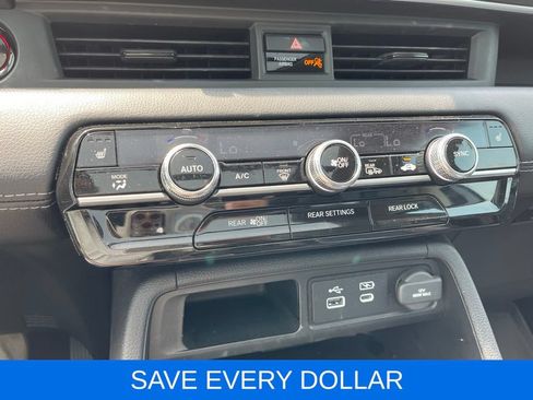 Used 2023 Honda Pilot Touring image 12