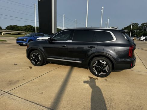 Certified 2025 Kia Telluride S FWD image 28