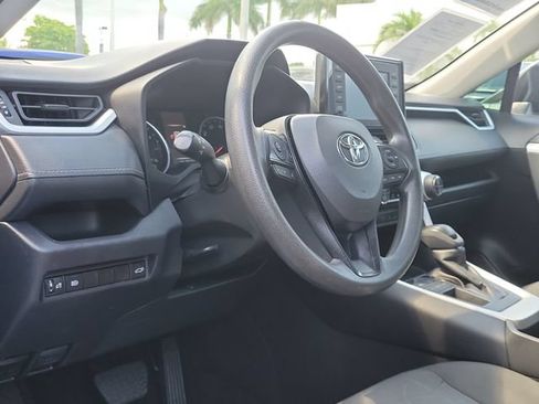 Used 2022 Toyota RAV4 XLE w/ Convenience Package FWD image 8