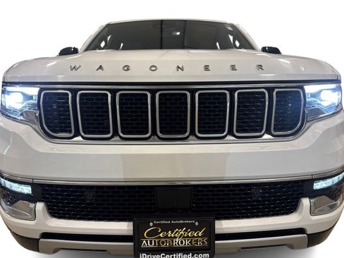 Used 2024 Jeep Wagoneer Series II w/ Flexible Seating Group image 11