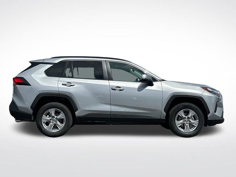 Used 2025 Toyota RAV4 XLE AWD/4WD image 2