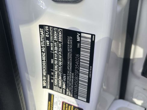 Used 2025 Mercedes-Benz GLC 350e 4MATIC image 27