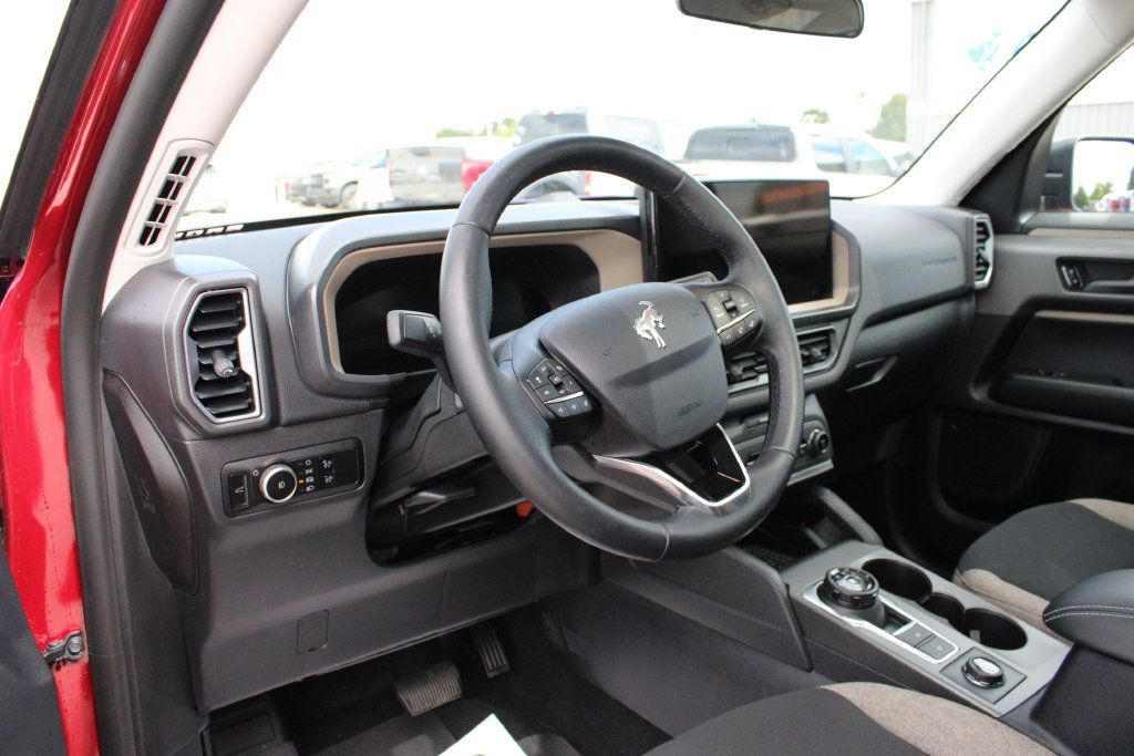 Used 2025 Ford Bronco Sport Big Bend AWD/4WD image 2