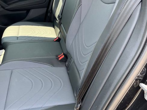 Certified 2025 Volkswagen Tiguan SE AWD/4WD image 17