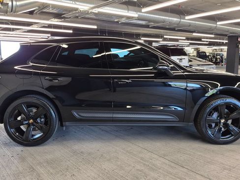 Certified 2023 Porsche Macan AWD/4WD image 5