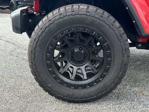 Used 2022 Jeep Gladiator Sport image 11