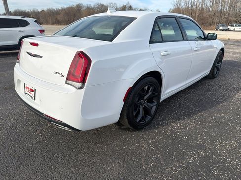 Used 2022 Chrysler 300 S w/ Comfort Group image 9