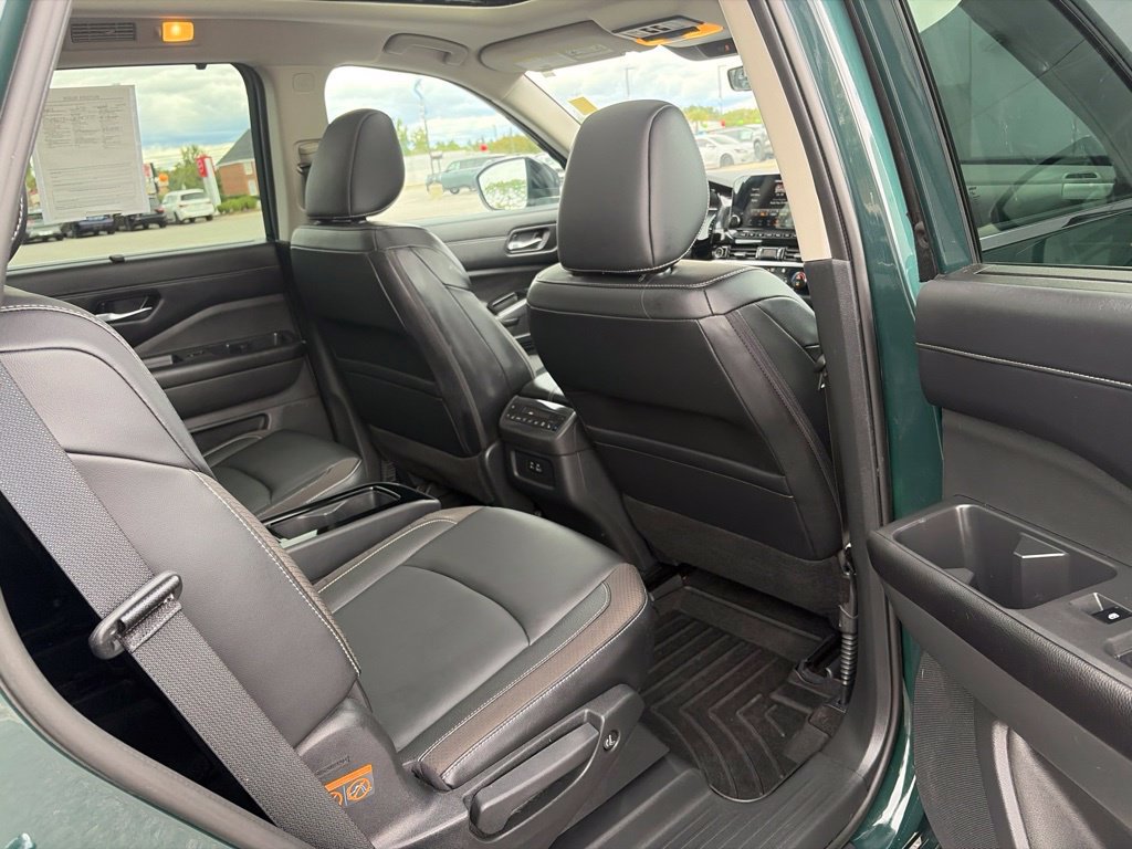 Certified 2023 Nissan Pathfinder SL w/ SL Premium Package AWD/4WD image 32