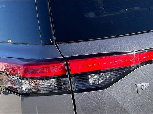 Certified 2025 Nissan Pathfinder SL image 28