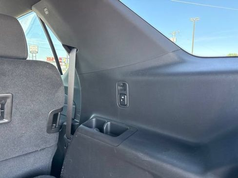 Used 2023 Chevrolet Traverse LT FWD image 12