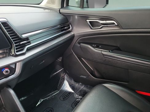 Certified 2025 Kia Sportage SX FWD image 21
