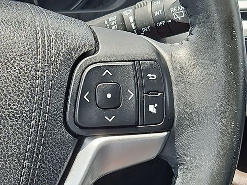 Used 2015 Toyota Highlander XLE AWD/4WD image 20