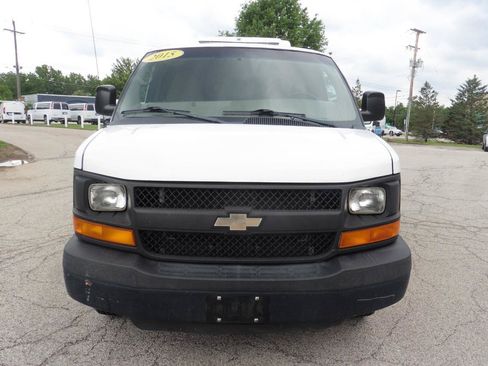Used 2015 Chevrolet Express 2500 RWD image 12