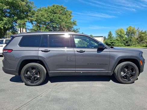 Used 2024 Jeep Grand Cherokee L Altitude AWD/4WD image 7