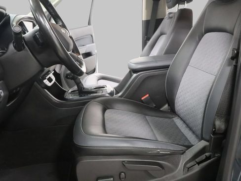 Used 2017 Chevrolet Colorado Z71 AWD/4WD image 21