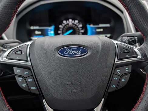 Used 2024 Ford Edge ST-Line image 24