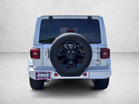 Used 2022 Jeep Wrangler Unlimited Sahara AWD/4WD image 6