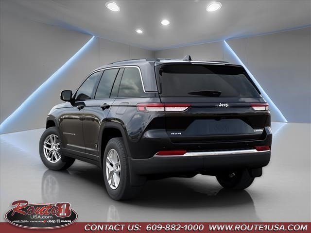 New 2026 Jeep Grand Cherokee Laredo w/ MOPAR Finishing Package AWD/4WD image 3