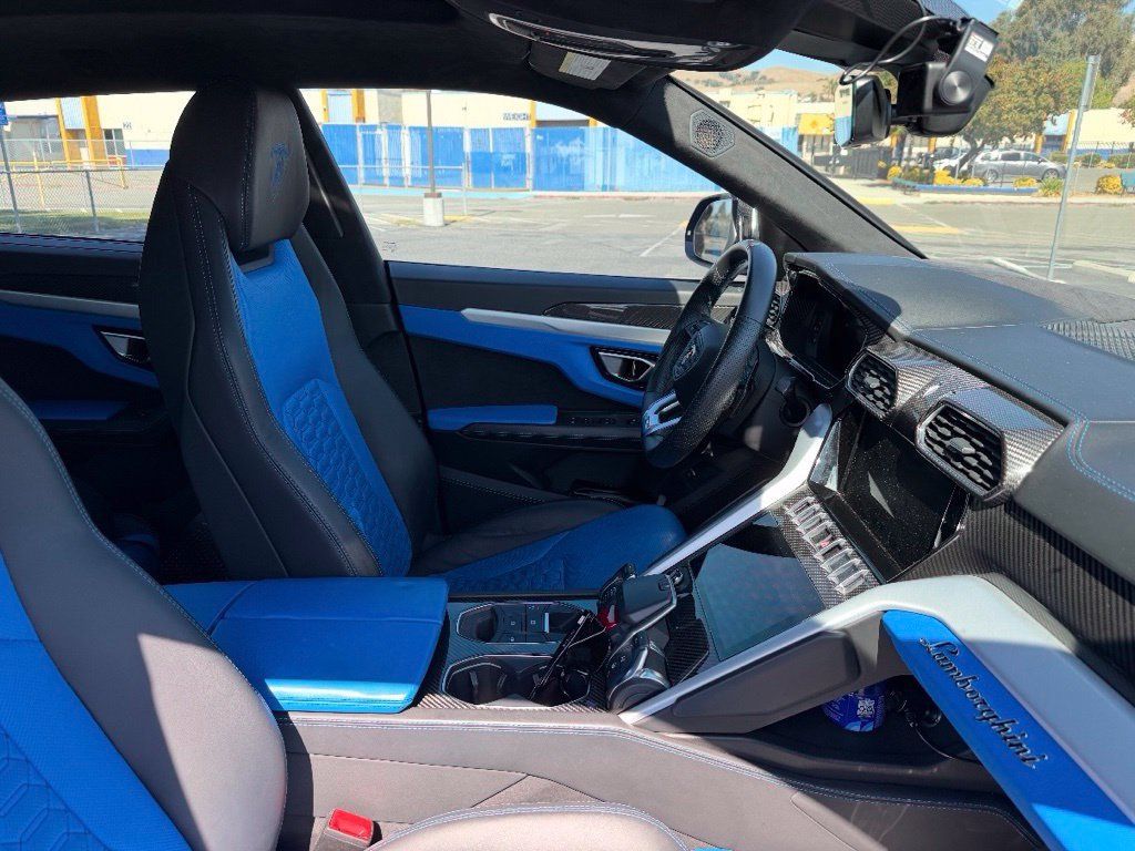 Used 2020 Lamborghini Urus AWD/4WD image 26