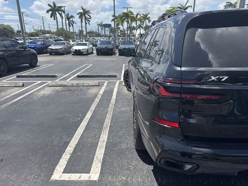 Used 2024 BMW X7 xDrive40i w/ M Sport Package image 8