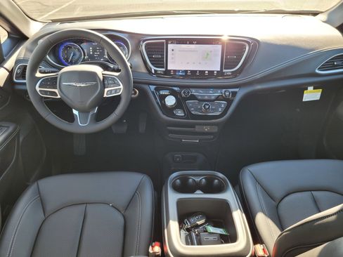 New 2026 Chrysler Pacifica Select image 11