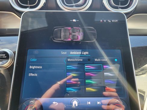 Used 2025 Mercedes-Benz GLC 300 4MATIC image 30