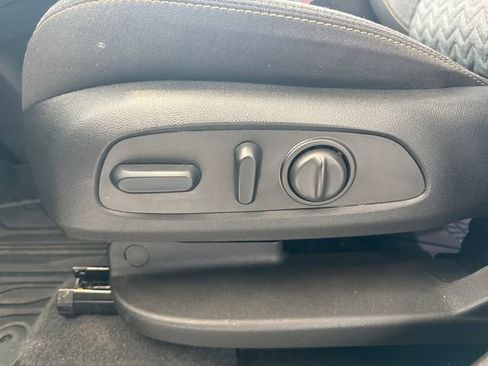 Used 2024 Chevrolet Equinox LT image 18