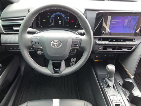 Used 2025 Toyota Camry SE FWD image 12